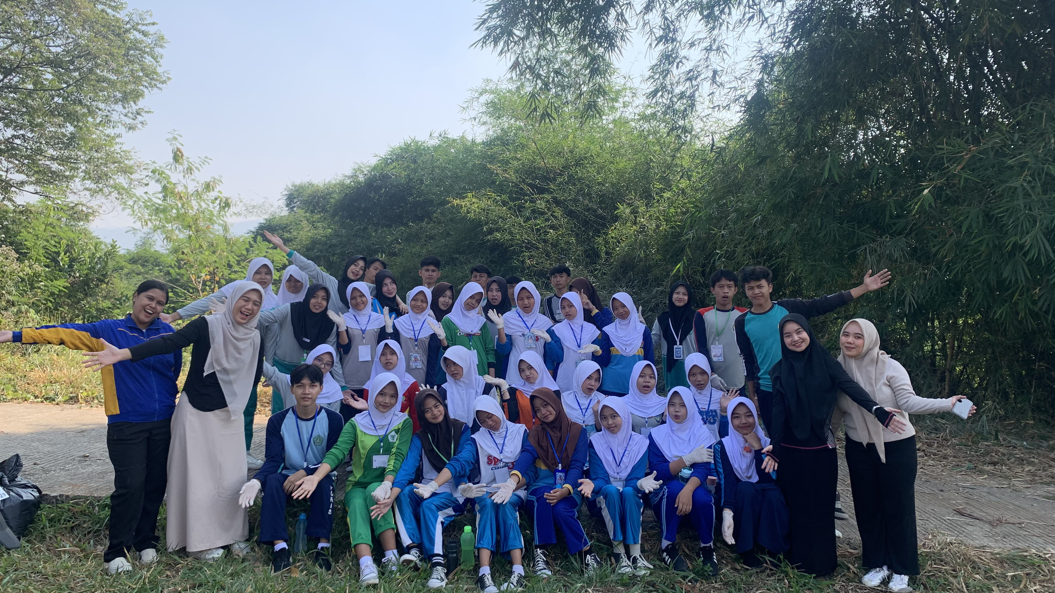 siswa/i tkj kelas 12 sedang melakukan ukk